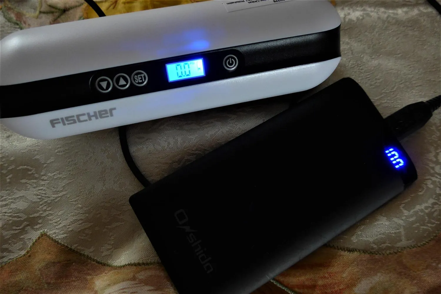 Fischer Akku-Kompressor Luftpumpe 3 Bar Powerbank Display
