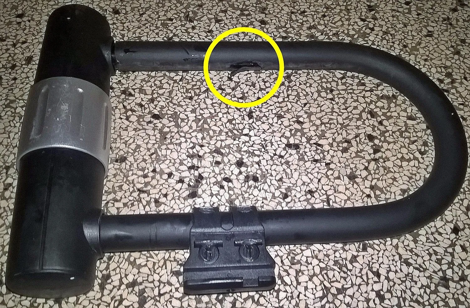 FISCHER Bügelschloss 16 mm schwarz VdS mit Halter