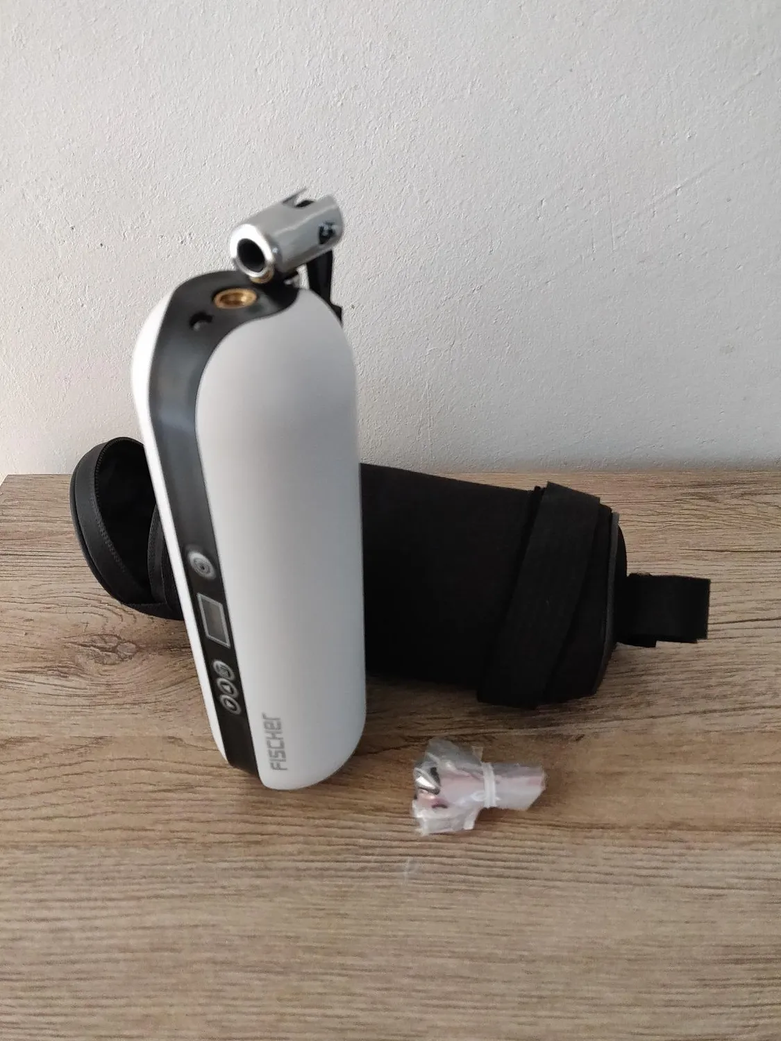 Fischer Akku-Kompressor Luftpumpe 3 Bar Powerbank Display