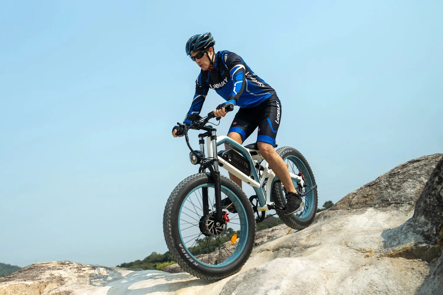 DUOTTS N26 E-Bike 26 Zoll 750W Weiß-Blau bis 100 km