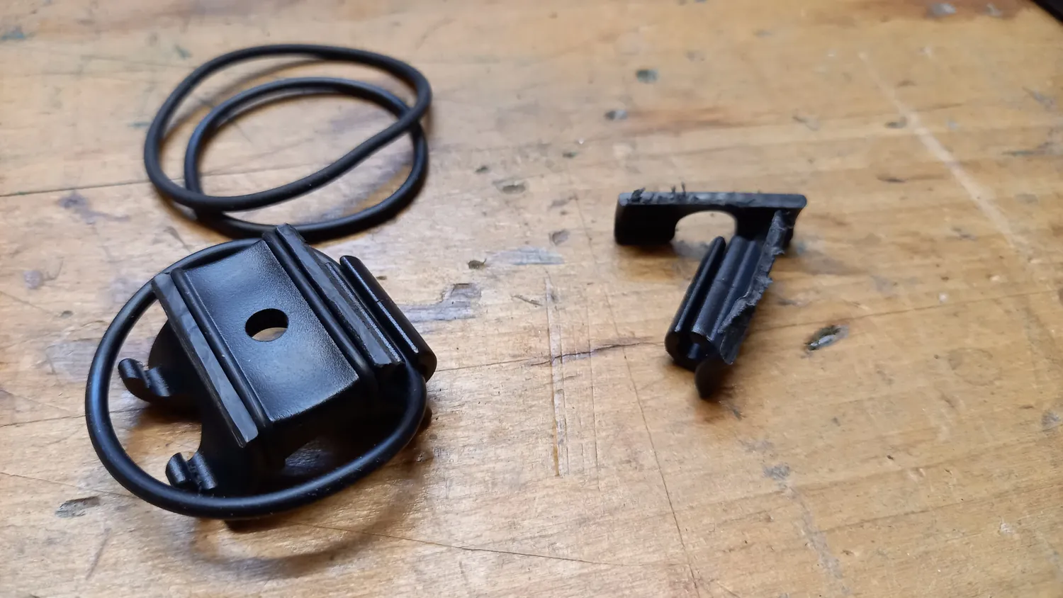 Fischer Universal Pumpenhalterung 85574 schwarz